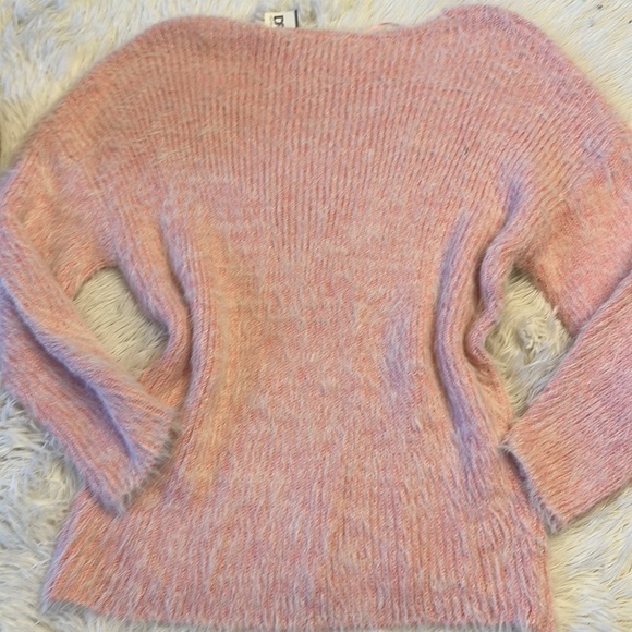 NEW Urban Outfitters Priscilla Pink Fuzzy V Beck pullover sweater women size S - Picture 9 of 9